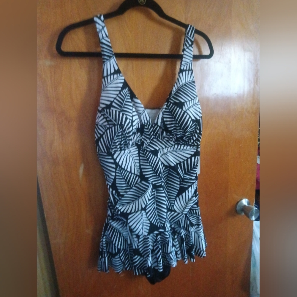 Paradise Bay Black and White Leaf Print One Piece Swimsuit